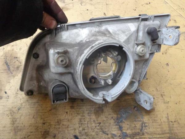 PHARE DROIT MITSUBISHI - Vue 2